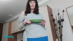 Brunette milf's cremose figa perdite dappertutto in sessione da solista