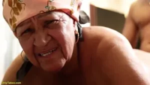 72 yaşındaki büyükanne Dona Kika, kaba anal lanette yok edildi